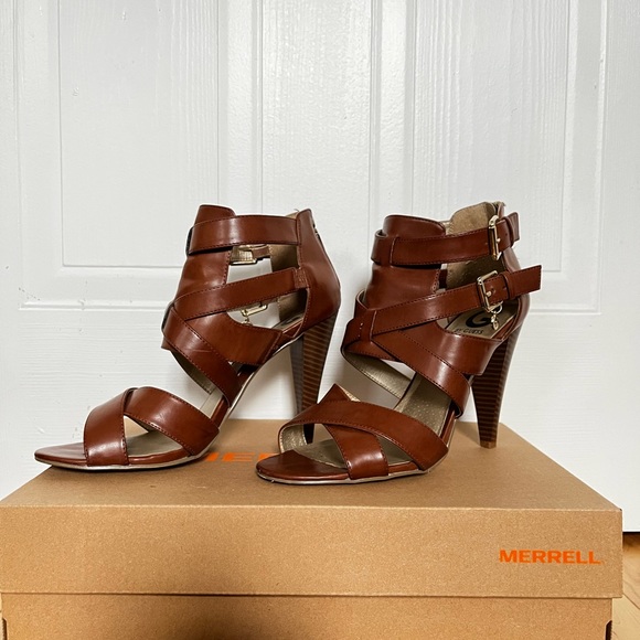 Brown faux leather G by Guess heels with a Guess emblem on the D ring enclosure - Picture 3 of 6